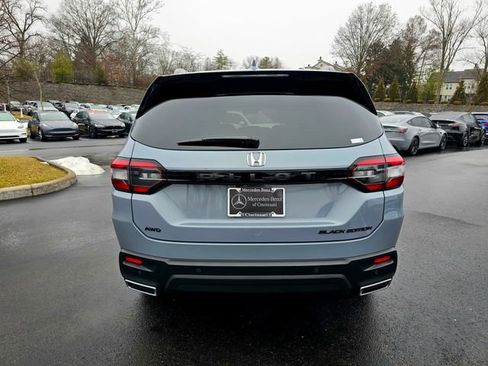 Used 2025 Honda Pilot Black Edition image 9