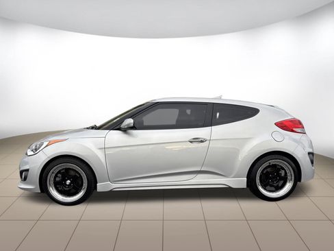 Used 2016 Hyundai Veloster Turbo FWD image 4
