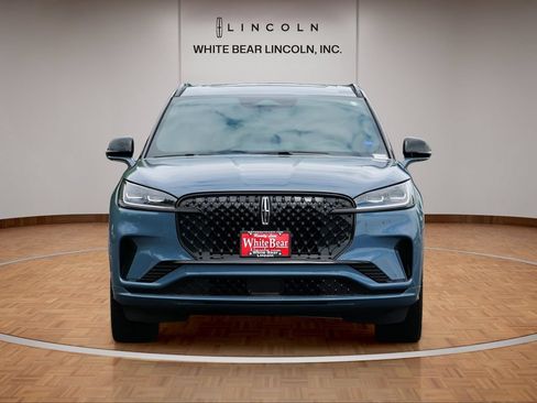 Used 2026 Lincoln Aviator Reserve AWD/4WD image 2