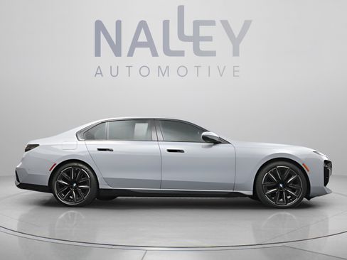 Used 2023 BMW 760i xDrive w/ Executive Package AWD/4WD image 21