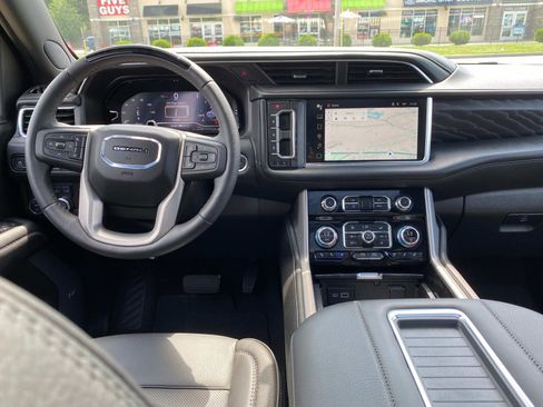 Used 2024 GMC Yukon XL Denali w/ Denali Reserve Package image 13