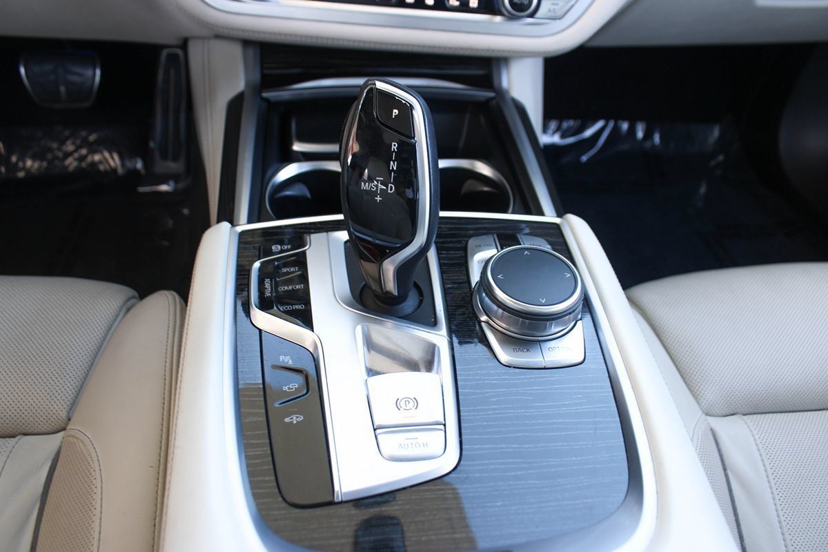 Used 2019 BMW 750i RWD image 31