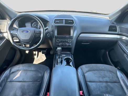 Used 2018 Ford Explorer XLT w/ Equipment Group 202A AWD/4WD image 14