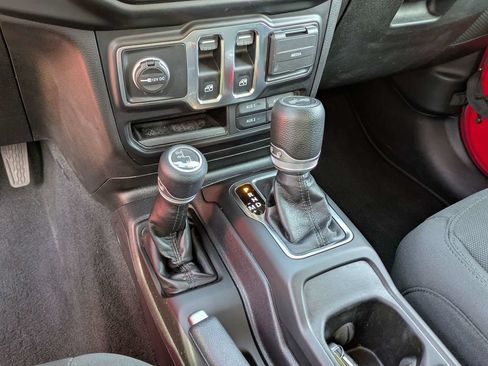 Used 2022 Jeep Wrangler Sport AWD/4WD image 18