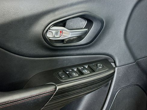 Used 2014 Jeep Cherokee Trailhawk w/ Leather Interior Group image 15