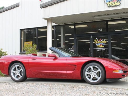 Used 2002 Chevrolet Corvette Convertible w/ Preferred Equipment Group2 RWD image 17