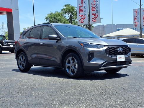Certified 2025 Ford Escape ST-Line Select AWD/4WD image 4
