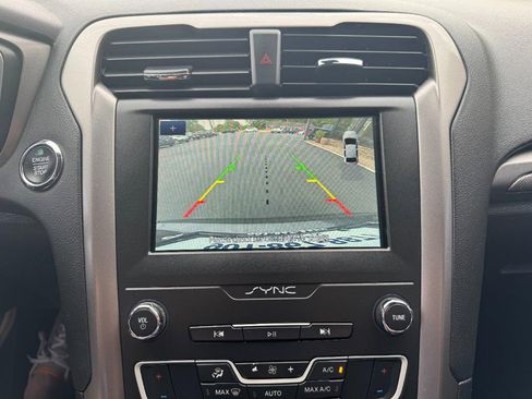 Used 2020 Ford Fusion SE image 18