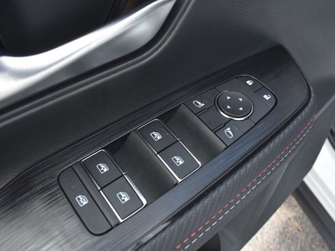 Used 2025 Nissan Kicks SR FWD image 13
