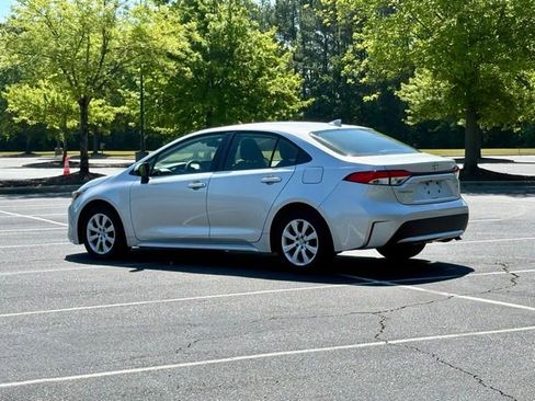 Used 2020 Toyota Corolla LE FWD image 4