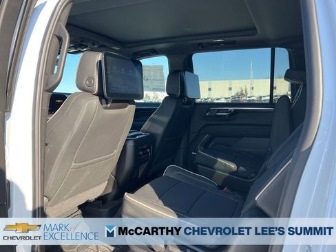 New 2026 Chevrolet Suburban Premier image 29