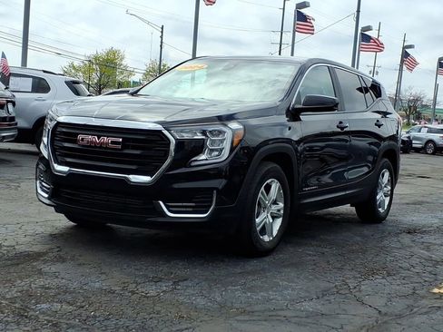 Used 2024 GMC Terrain SLE image 3