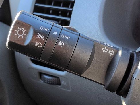 Used 2021 Nissan Frontier SV w/ Midnight Edition Floor Mats image 27