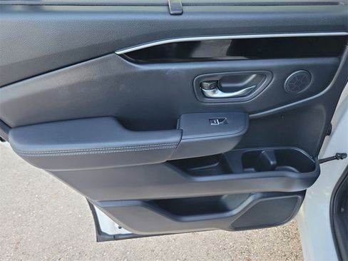 Used 2023 Honda Pilot Touring image 11