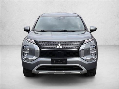 Used 2023 Mitsubishi Outlander SE AWD/4WD image 2