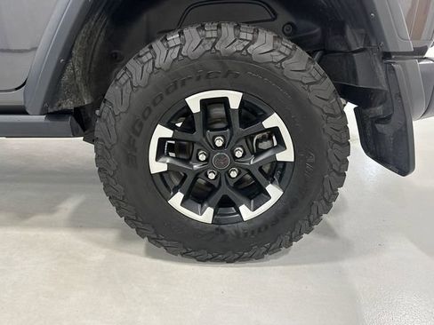 Used 2024 Jeep Wrangler Unlimited Rubicon w/ Dual Top Group AWD/4WD image 14