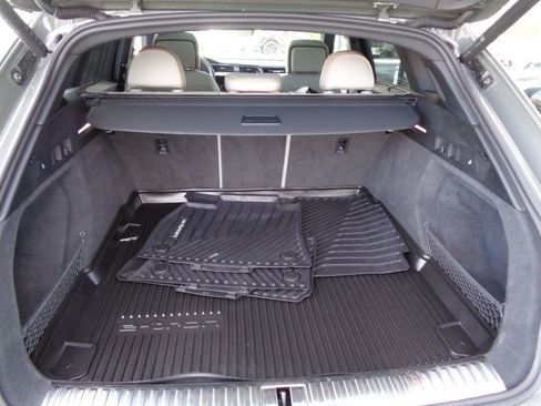 Used 2022 Audi e-tron Chronos image 17