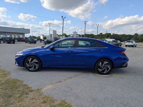 Used 2025 Hyundai Elantra SEL FWD image 6