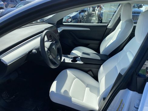 Used 2022 Tesla Model 3 Standard Range image 12