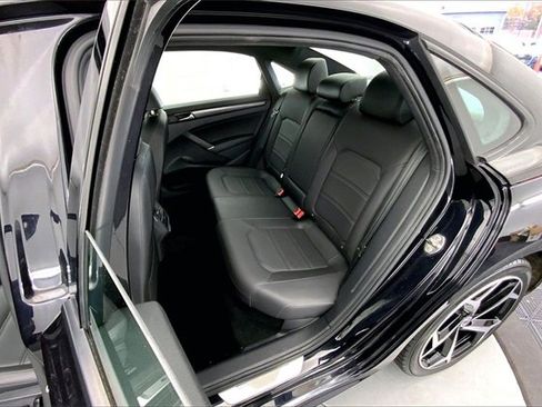 Used 2022 Volkswagen Passat 2.0T R-Line image 26