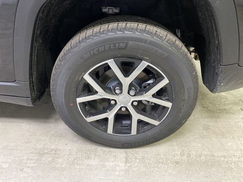 New 2025 Jeep Grand Cherokee Limited RWD image 29