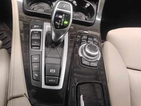 Used 2012 BMW 550i xDrive Sedan image 31