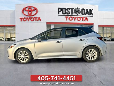 Used 2026 Toyota Corolla SE FWD image 2