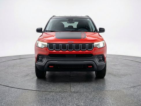 Used 2025 Jeep Compass Trailhawk AWD/4WD image 2