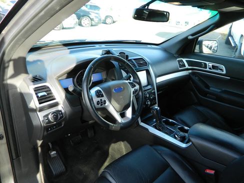 Used 2013 Ford Explorer XLT image 11