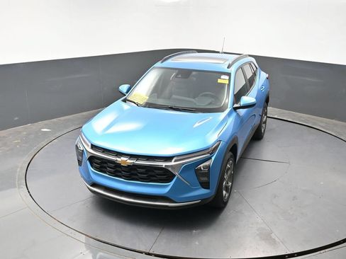 New 2026 Chevrolet Trax LT w/ Sunroof Package FWD image 38
