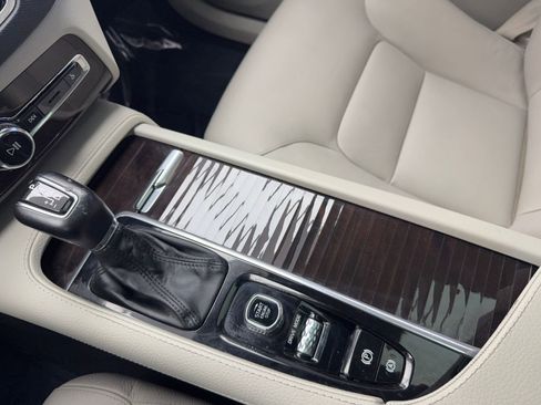 Used 2019 Volvo XC90 T5 Momentum w/ Multimedia Package image 29