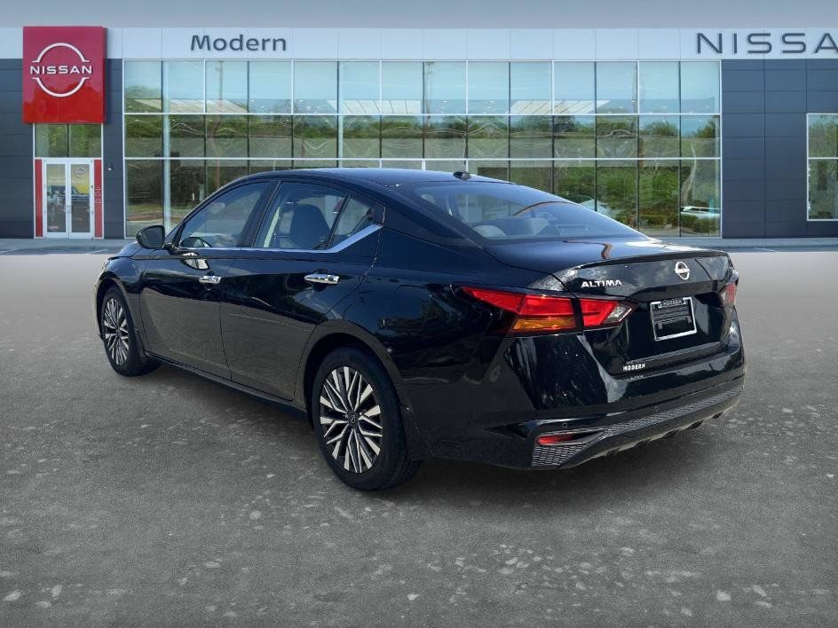 Certified 2024 Nissan Altima 2.5 SV FWD image 7