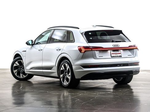 Used 2022 Audi e-tron Premium w/ Convenience Plus Package image 13