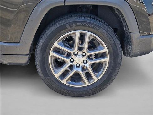 Used 2018 Jeep Compass Latitude w/ Popular Equipment Group FWD image 14