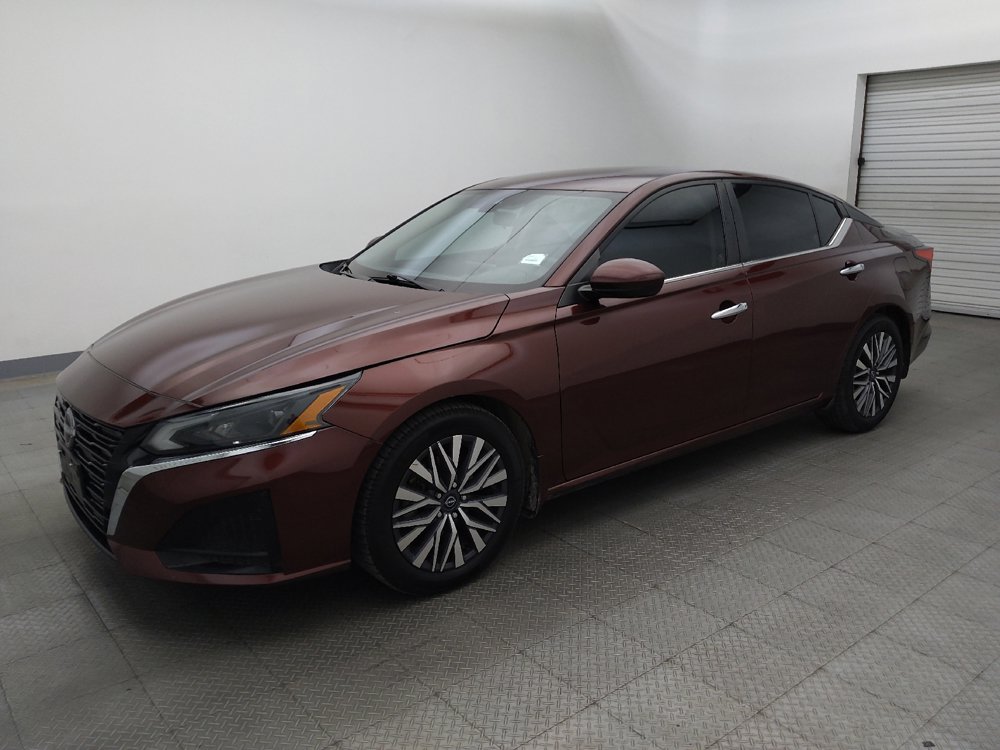 Used 2023 Nissan Altima 2.5 SV FWD image 2