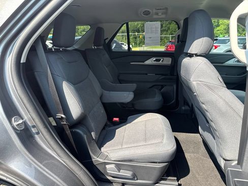 Used 2025 Ford Explorer Active AWD/4WD image 12