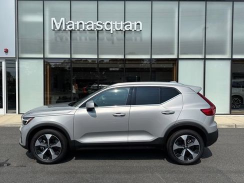 Certified 2025 Volvo XC40 B5 Plus AWD/4WD image 2