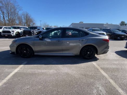 Used 2025 Toyota Camry SE image 5