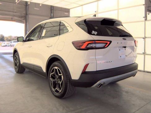 Used 2026 Ford Escape Platinum w/ Premium Technology Package AWD/4WD image 11
