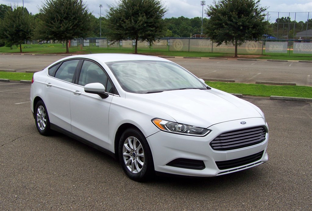 Used 2015 Ford Fusion S FWD image 3