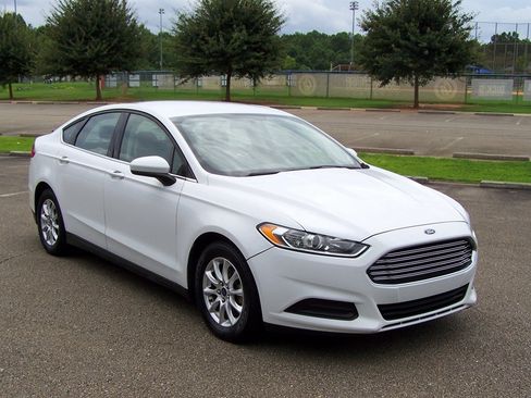Used 2015 Ford Fusion S FWD image 3