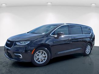 New 2026 Chrysler Pacifica Select video 2