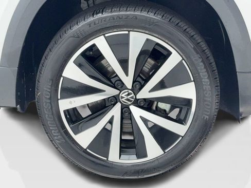 Used 2024 Volkswagen Taos SE FWD image 53