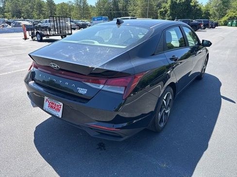 Used 2023 Hyundai Elantra SEL w/ Convenience Package FWD image 5