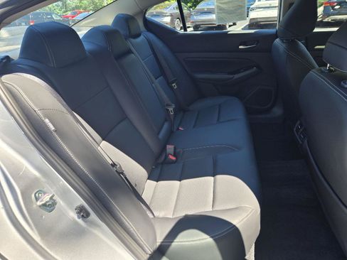 Used 2025 Nissan Altima 2.5 SL FWD image 29
