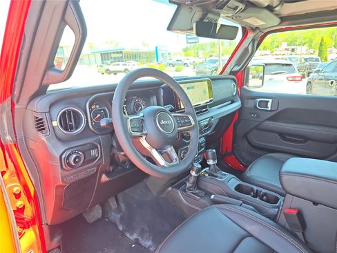 Used 2025 Jeep Wrangler Unlimited Sahara w/ Safety Group AWD/4WD image 23