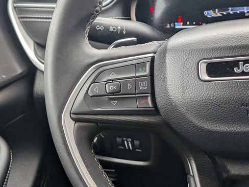 Used 2024 Jeep Grand Cherokee Laredo X AWD/4WD image 19