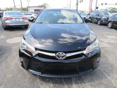 Used 2016 Toyota Camry SE w/ Moonroof Package image 2