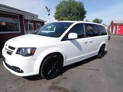 Used 2019 Dodge Grand Caravan GT FWD image 3