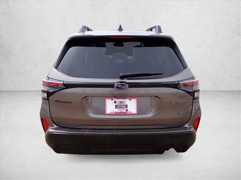 Used 2025 Subaru Forester Premium AWD/4WD image 3